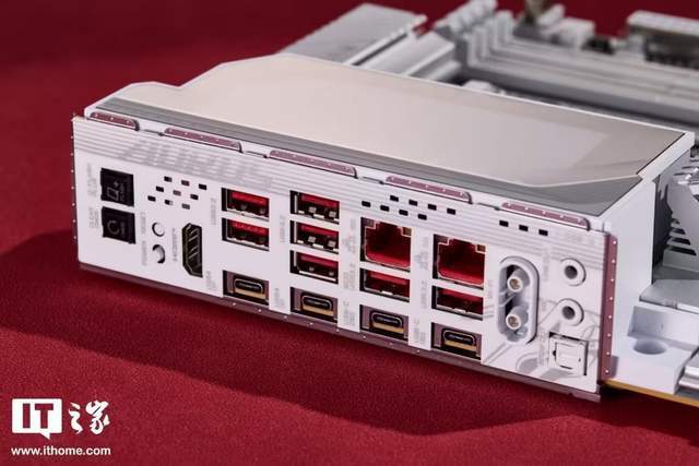 技嘉X870E X3D 超级冰雕主板测评：为游戏极限而生