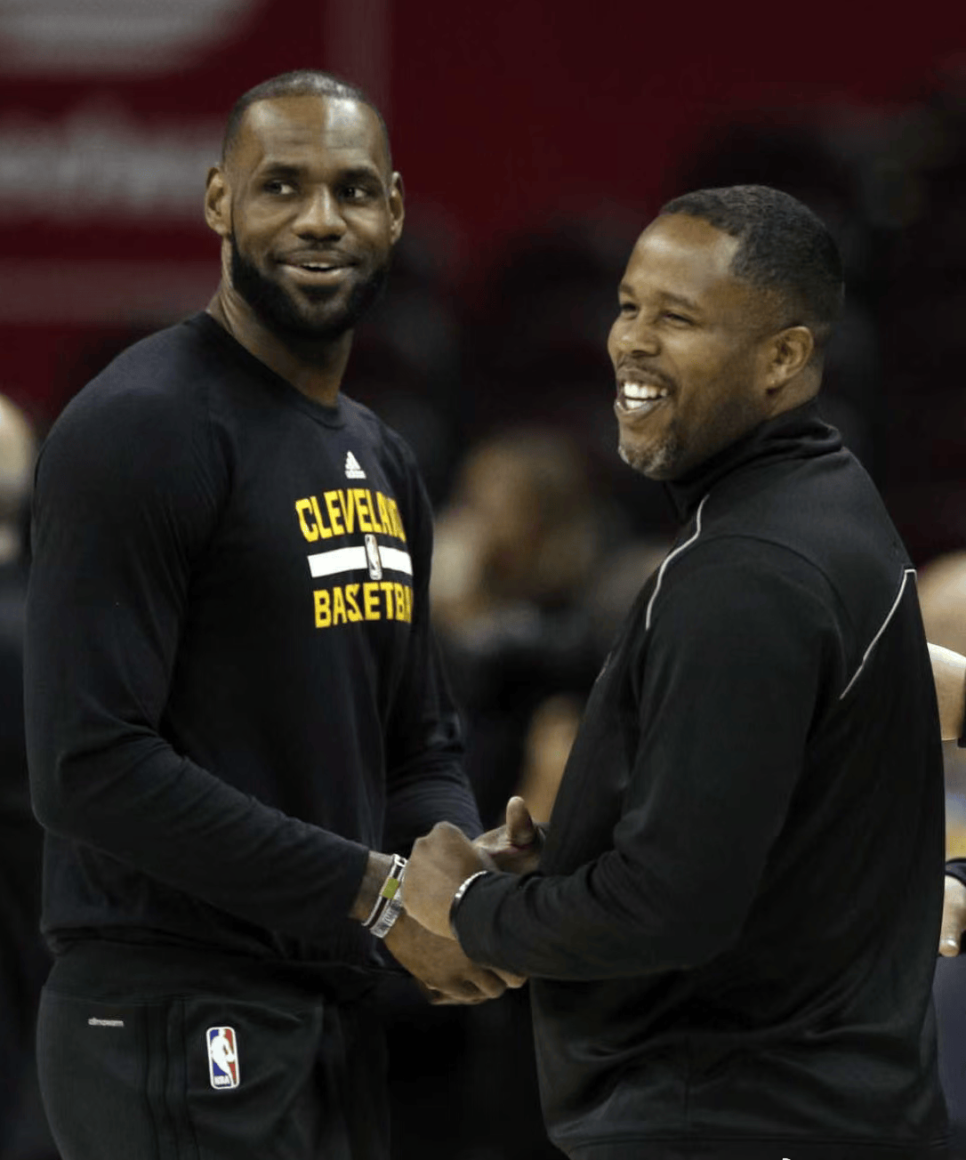 詹姆斯带走调查？NBA大鱼曝光，单场涉及10万，出售浓眉信息赚钱